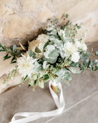 Hello pretty flowers 🌸💛.
@flower_designer_roberta_turco
#weddingbouquet #bouquet #weddinginitaly #umbriawedding #tuscanywedding #flowers